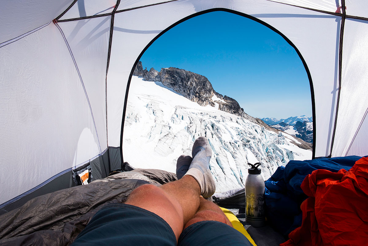 Lightweight winter outlet tent